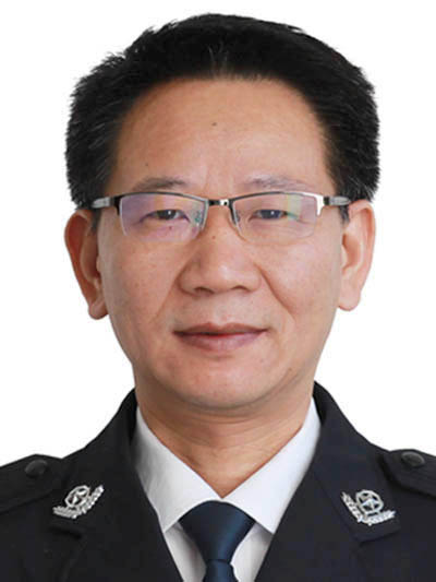 鹰潭市副市长,公安局局长邓伟深入一线督导"双节"期间安全维稳工作